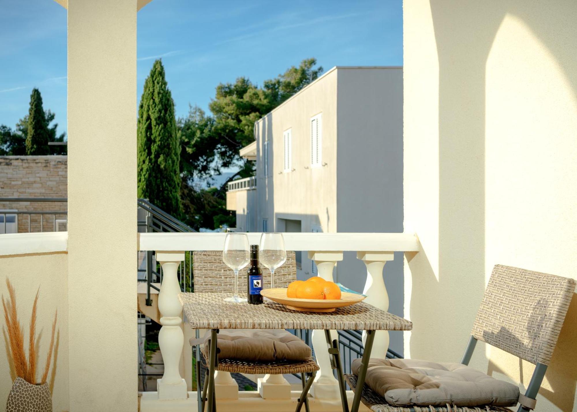 Villa Rajski Dvor Bol Exteriör bild